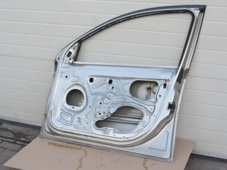 Opel Vectra C durvju priekšējās labās durvis – krāsa – austeres metālika – 158 / 2FU