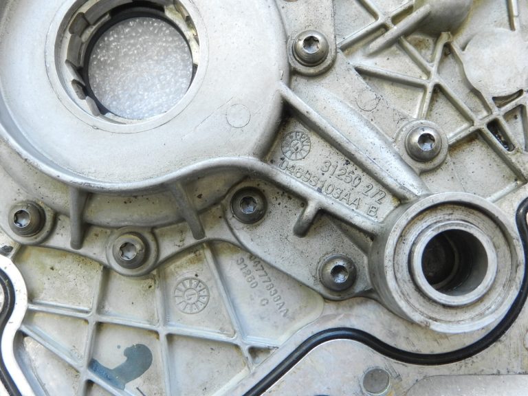 Mini Cooper S R53 1.6 125kW gala vāciņš / eļļas sūknis 11147573765