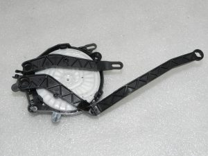 Mini Cooper R57 R56 Sildītāja lūkas centrālā pārnesumkārbas servomotors 64119270387