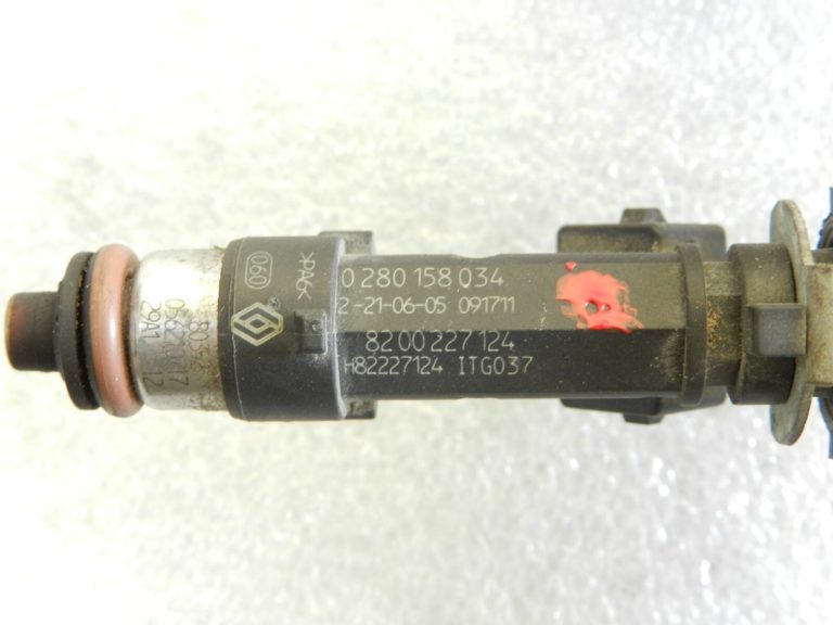 Renault Dacia 1.4i 8V degvielas iesmidzinātāja sliede ar inžektoriem 7700274294