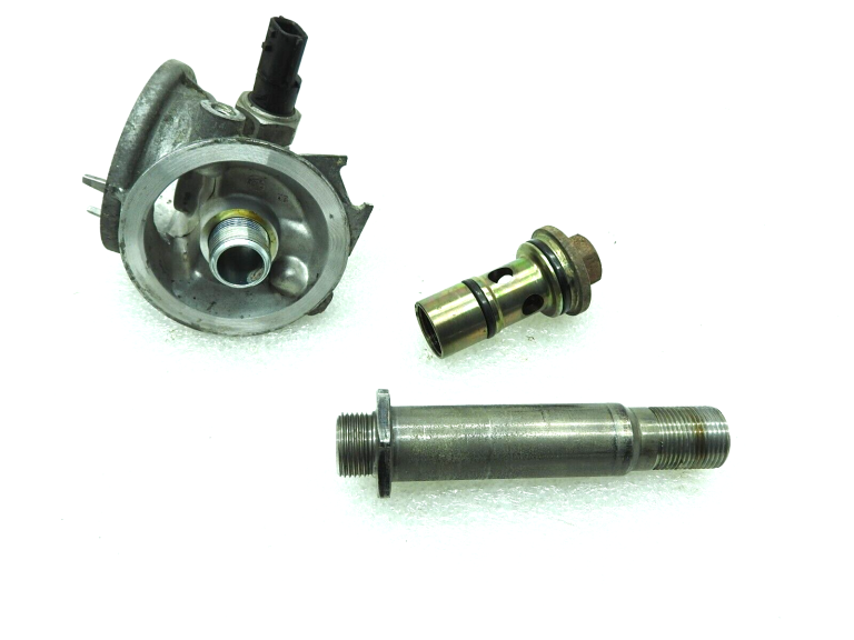 Oriģinālais eļļas filtra korpuss Renault Dacia 1.5 dCi K9K 8201031789 8200272828
