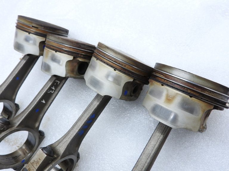 Citroen Peugeot 1.6 16v NFU 4x virzuļu savienotājstieņu komplekts 060386 0628N0 TU5JP4