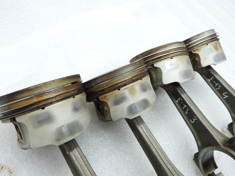Citroen Peugeot 1.6 16v NFU 4x virzuļu savienotājstieņu komplekts 060386 0628N0 TU5JP4