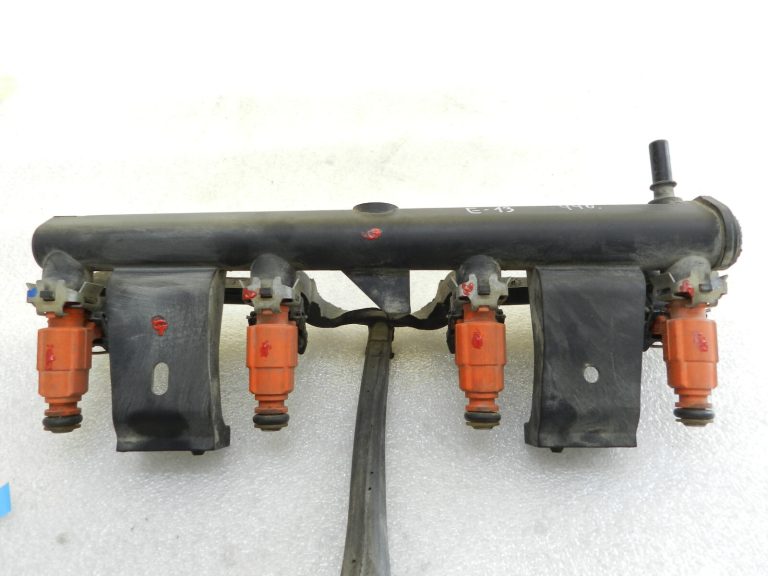 Citroen Peugeot 1.6i 16V 81KW Inžektoru sliede ar inžektoriem 9650764780