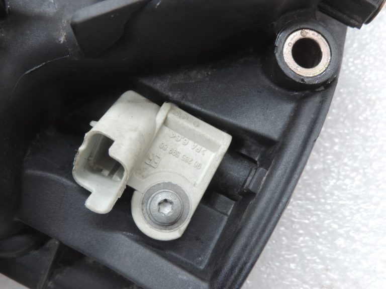 Oriģinālais Citroen C5 2.2 HDI 98kW (10DZ12) vārstu vāks 9631367880, 1180F9
