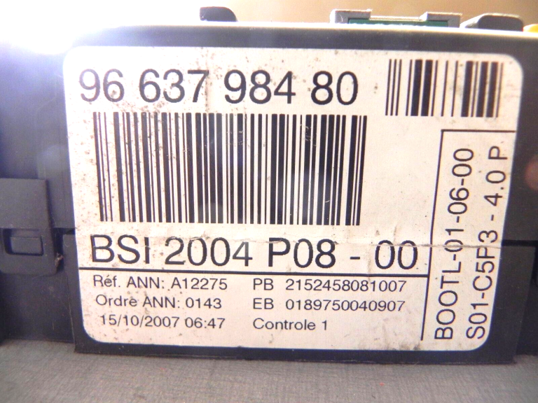 Peugeot Citroen vadības bloka drošinātāju kārba centrālā elektrība BSI 2004 P08-00