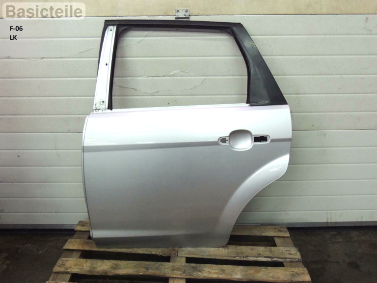 Ford Focus II MK2 universāls facelift aizmugurējo kreiso durvju krāsa 03 Moondust Silver