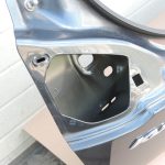 Ford Kuga I aizmugurējās durvis Aizmugurējo durvju krāsa – Jūras pelēks metālika – H8