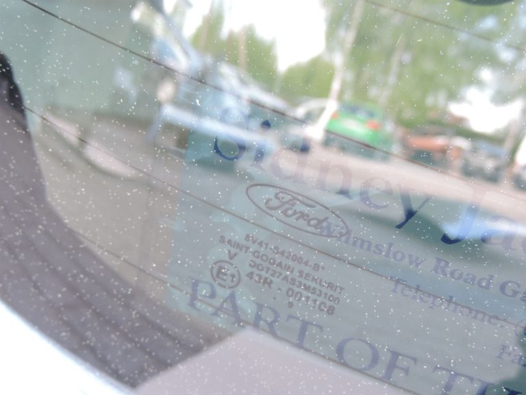 Ford Kuga I bagāžnieka nodalījuma vāka augšējās daļas krāsa – Jūras pelēks metālika – H8