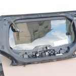Ford Kuga I bagāžnieka nodalījuma vāka augšējās daļas krāsa – Jūras pelēks metālika – H8