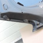 Ford Kuga I bagāžnieka nodalījuma vāka augšējās daļas krāsa – Jūras pelēks metālika – H8