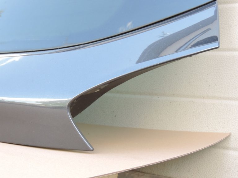 Ford Kuga I bagāžnieka nodalījuma vāka augšējās daļas krāsa – Jūras pelēks metālika – H8