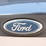 Ford Kuga I bagāžnieka nodalījuma vāka augšējās daļas krāsa – Jūras pelēks metālika – H8