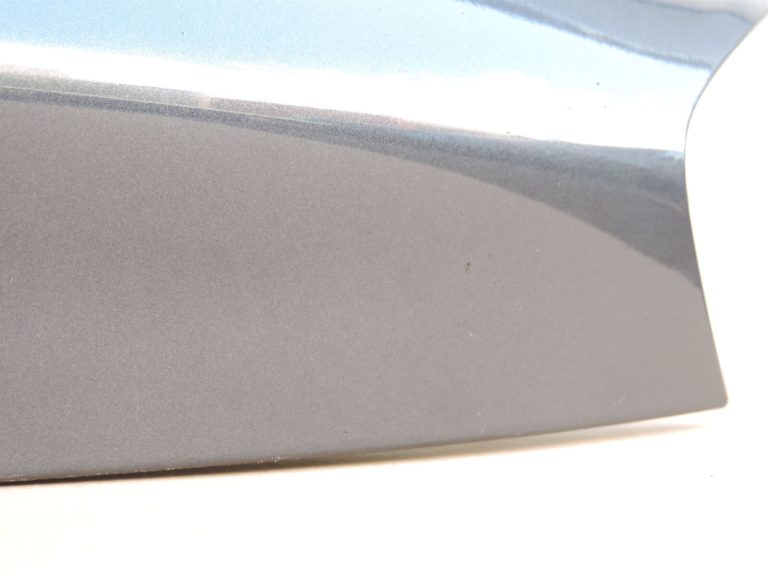 Ford Kuga I bagāžnieka nodalījuma vāka augšējās daļas krāsa – Jūras pelēks metālika – H8