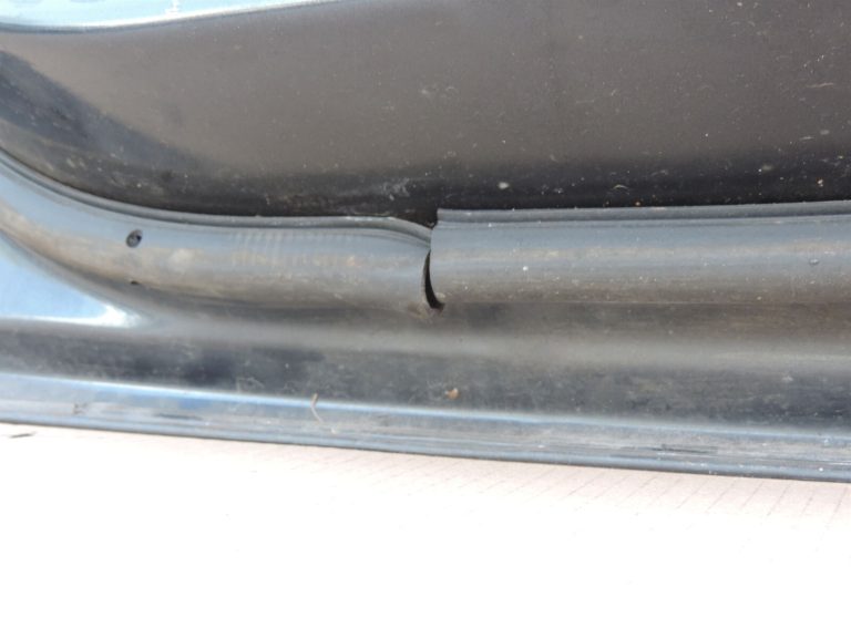 Ford Kuga I Aizmugurējās kreisās durvis Aizmugurējās kreisās durvis – Krāsa – Jūras pelēka metālika – H8
