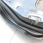 Ford Kuga I Aizmugurējās kreisās durvis Aizmugurējās kreisās durvis – Krāsa – Jūras pelēka metālika – H8