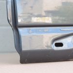 Ford Kuga I Aizmugurējās kreisās durvis Aizmugurējās kreisās durvis – Krāsa – Jūras pelēka metālika – H8