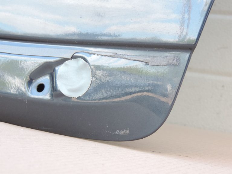 Ford Kuga I Aizmugurējās kreisās durvis Aizmugurējās kreisās durvis – Krāsa – Jūras pelēka metālika – H8