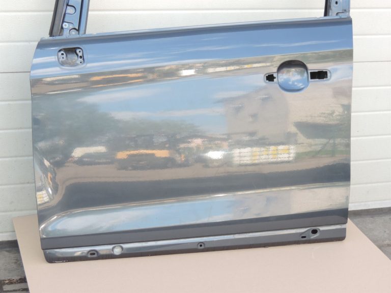 Ford Kuga I Durvju priekšējās kreisās puses priekšējās kreisās puses durvis – Krāsa – Jūras pelēka metālika – H8