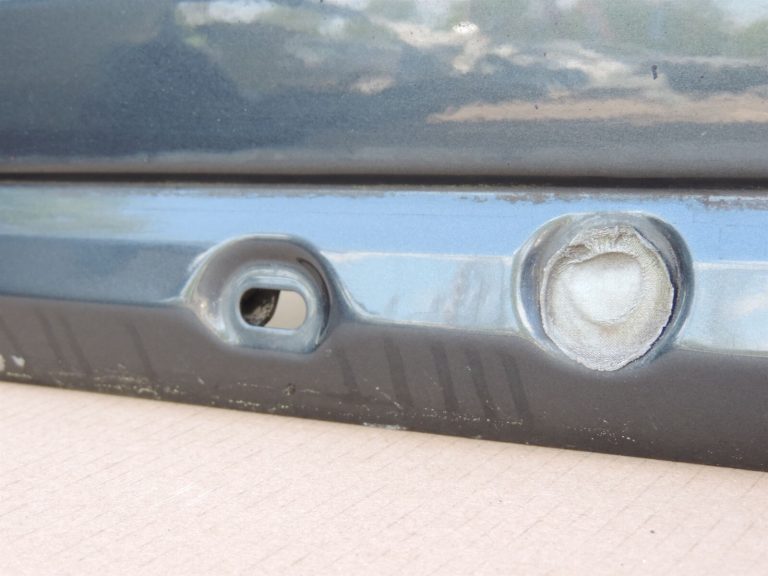Ford Kuga I Durvju priekšējās kreisās puses priekšējās kreisās puses durvis – Krāsa – Jūras pelēka metālika – H8