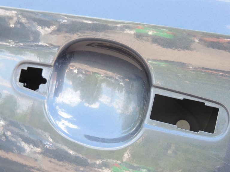 Ford Kuga I Durvju priekšējās kreisās puses priekšējās kreisās puses durvis – Krāsa – Jūras pelēka metālika – H8