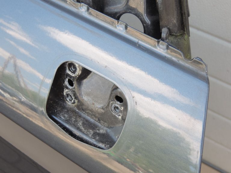 Ford Kuga I durvju priekšējās labās durvis – Krāsa – Jūras pelēka metālika – H8