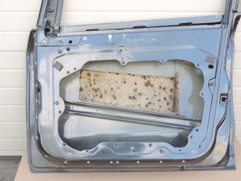 Ford Kuga I durvju priekšējās labās durvis – Krāsa – Jūras pelēka metālika – H8