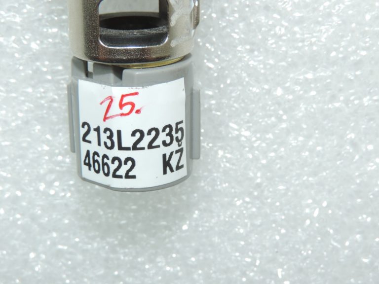 Oriģinālā Ford Ranger P375 priekšējā 12V savienojuma ligzda EB3T-19A487-AB3JA6