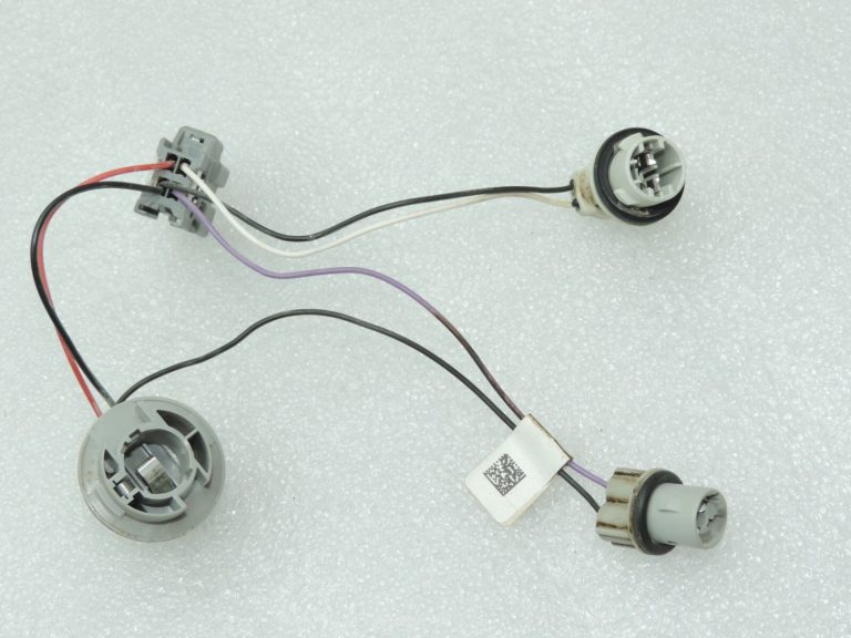 Oriģināls Focus III kombi Facelift aizmugurējā apgaismojuma spuldzes turētājs F1EB13A412EA