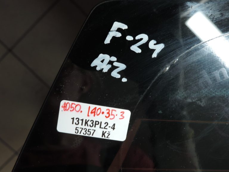 Ford Ranger TKE PX2 Double Cab aizmugurējais stikls Aizmugurējā stikla stikls ar apsildi