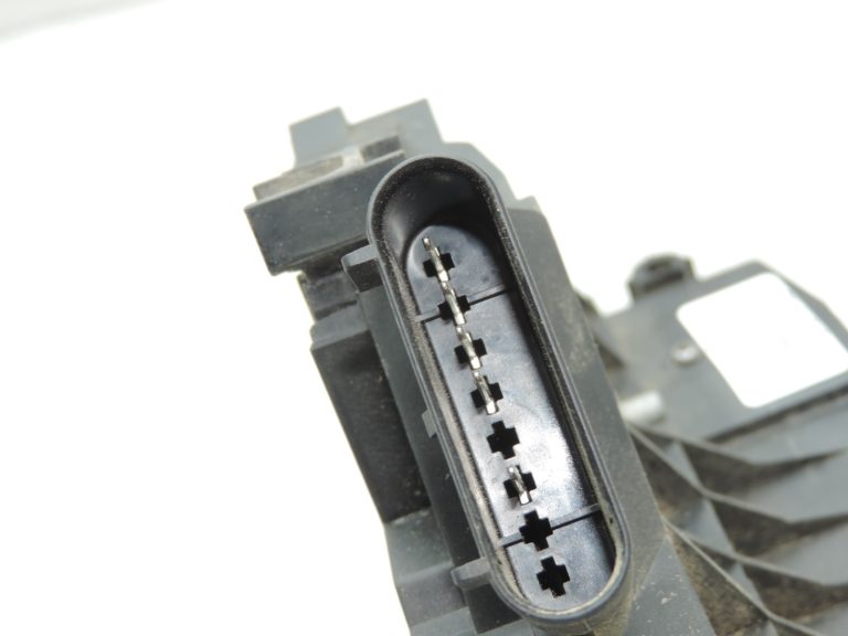 Oriģinālā Ford Ranger TKE aizmugurējo kreiso durvju slēdzene CM5A-A26413-BB, CM5AA26413BB