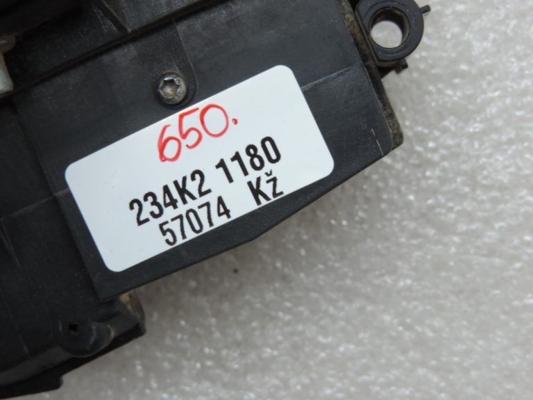Oriģinālā Ford Ranger TKE aizmugurējo kreiso durvju slēdzene CM5A-A26413-BB, CM5AA26413BB