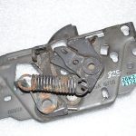 Ford Focus III oriģinālā motora pārsega slēdzene BM5A-16700-BG