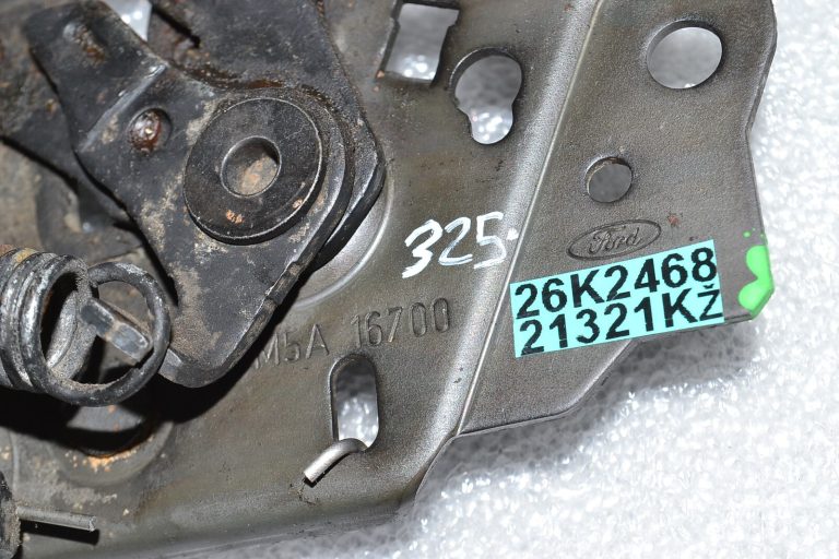 Ford Focus III oriģinālā motora pārsega slēdzene BM5A-16700-BG