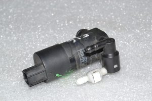Ford Focus III oriģinālais stikla tīrītāju ūdens sūknis priekšējā stikla mazgāšanas sūknis BV61-17K624-BA
