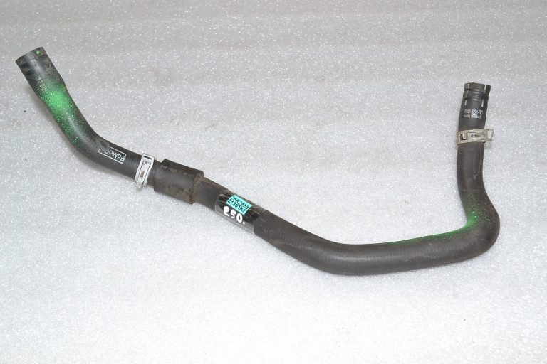 Ford Focus III 1.6 TDCi dzesēšanas šķidruma dzesēšanas šļūtenes caurule AV61-8274-GC