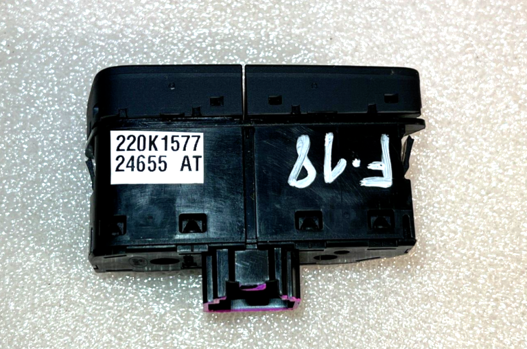 Ford Focus III aizmugurējā stikla apsildes slēdzis am5t18k574ab