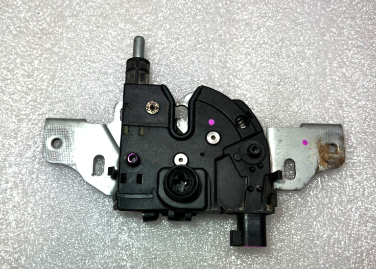 Ford Focus 2 oriģinālā motora pārsega slēdzene 1S7A-16700-AB 4895285