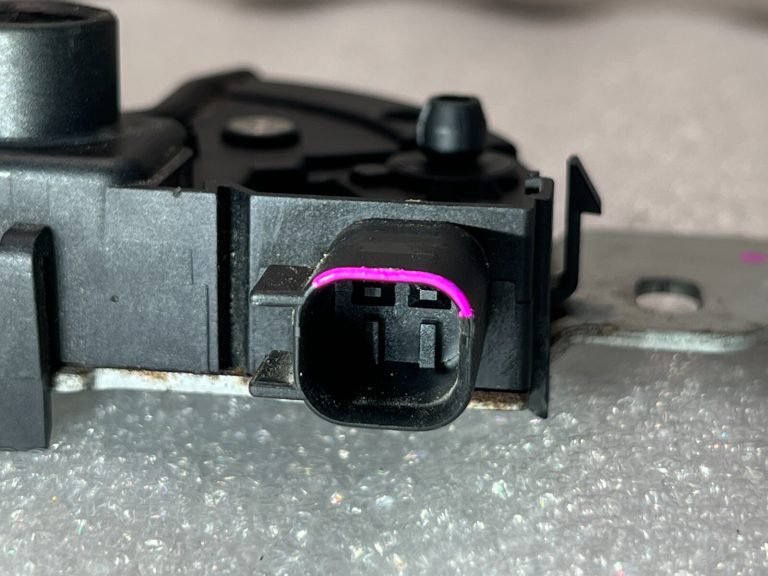Ford Focus 2 oriģinālā motora pārsega slēdzene 1S7A-16700-AB 4895285