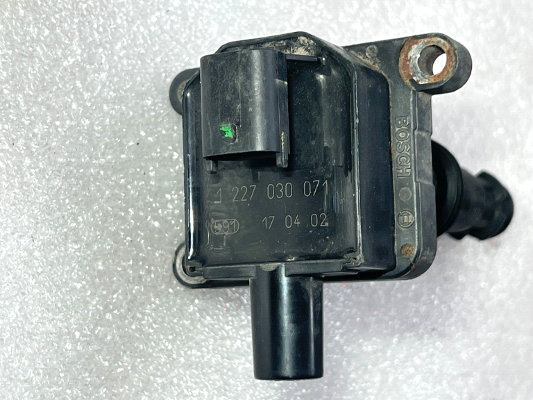 Alfa Romeo 147 156 1.6l 1.8I 2.0I 16V Aizdedzes spole 1227030071 0356100107 BOSCH