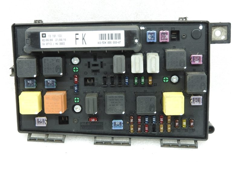 UEC priekšējā drošinātāju kārba Opel Astra H Zafira B 13191133 FK Atiestatīt atiestatīšanu