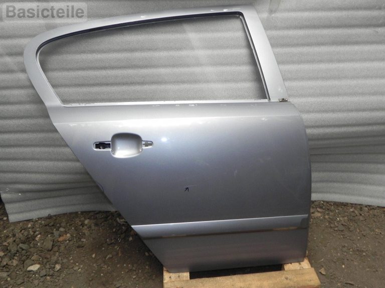 Opel Astra H 5 DOOR Hečbeks aizmugurējā labā durvju gaisma sudraba krāsā 163 / 4AU / GBJ