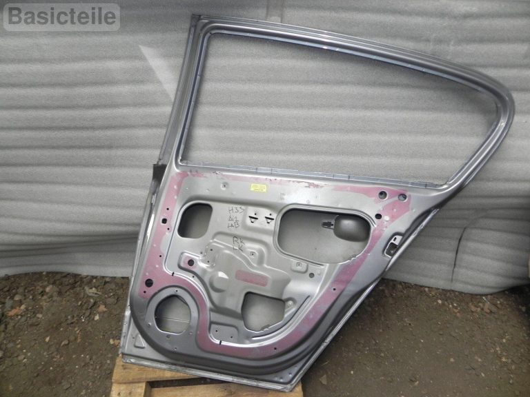 Opel Astra H 5 DOOR Hečbeks aizmugurējā labā durvju gaisma sudraba krāsā 163 / 4AU / GBJ