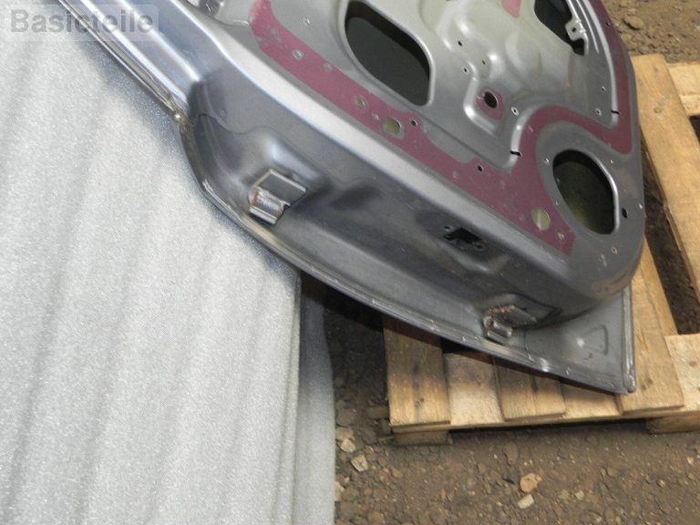 Opel Astra H 5 DOOR Hečbeks aizmugurējā labā durvju gaisma sudraba krāsā 163 / 4AU / GBJ