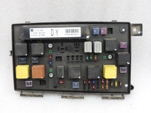 UEC priekšējā drošinātāju kārba Opel Astra H Zafira B 13181658 DY Reset reset