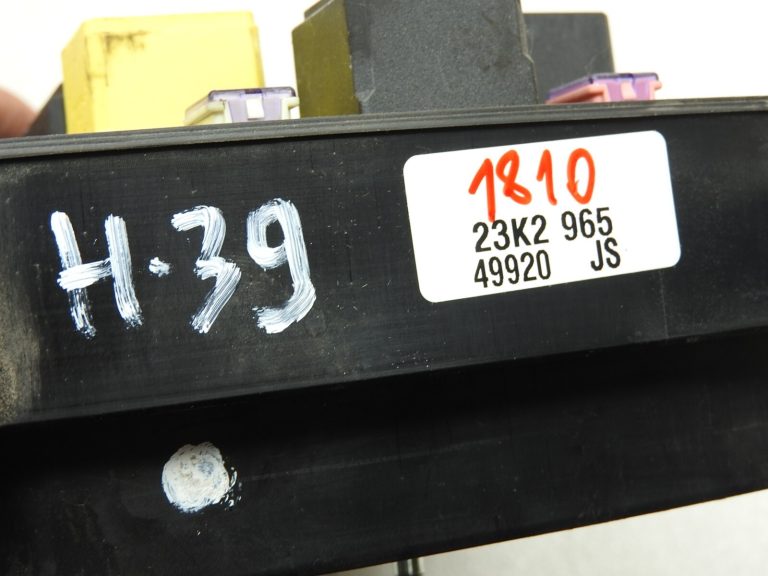 UEC priekšējā drošinātāju kārba Opel Astra H Zafira B 13181658 DY Reset reset