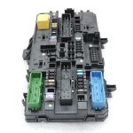 Opel Astra H Zafira B Aizmugurējā drošinātāju kārba 13222173 HT Atiestatīšana ar kodu