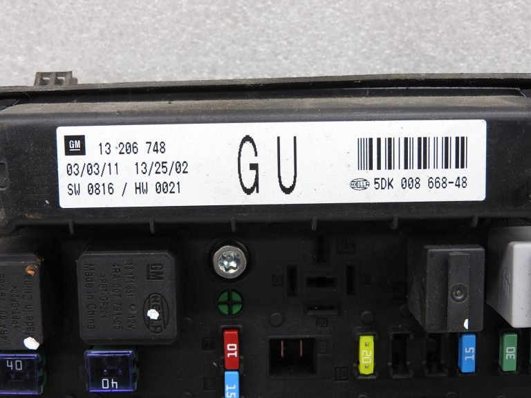 Opel Zafira B Astra H Drošinātāju kārbas atiestatīšana 93184656 13206748 GU