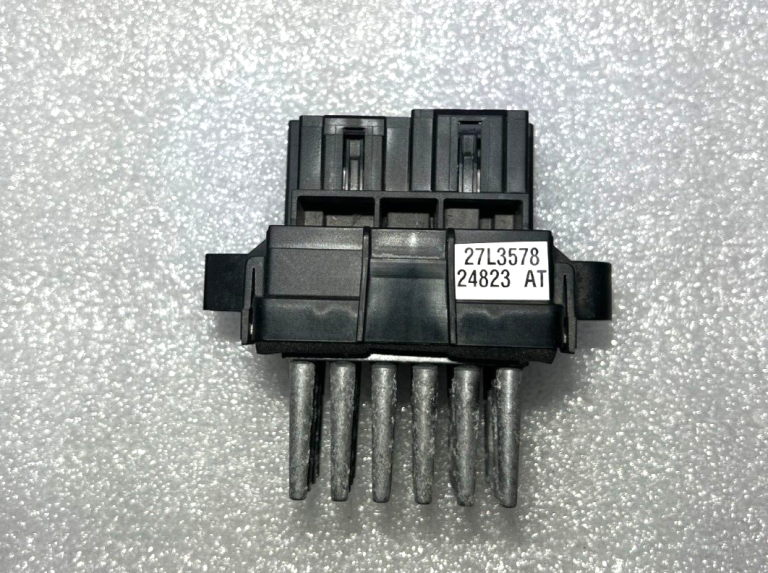 Chrysler Grand Voyager pretestības ventilators 011024280 011500052