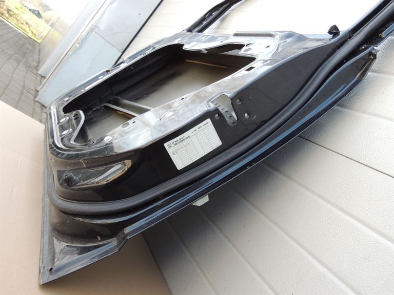 Chrysler Grand Voyager V durvju priekšējās labās puses durvju krāsa – PXR – izcili melna